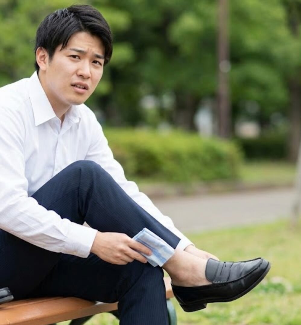 ローファー かかと 脱げる 対策