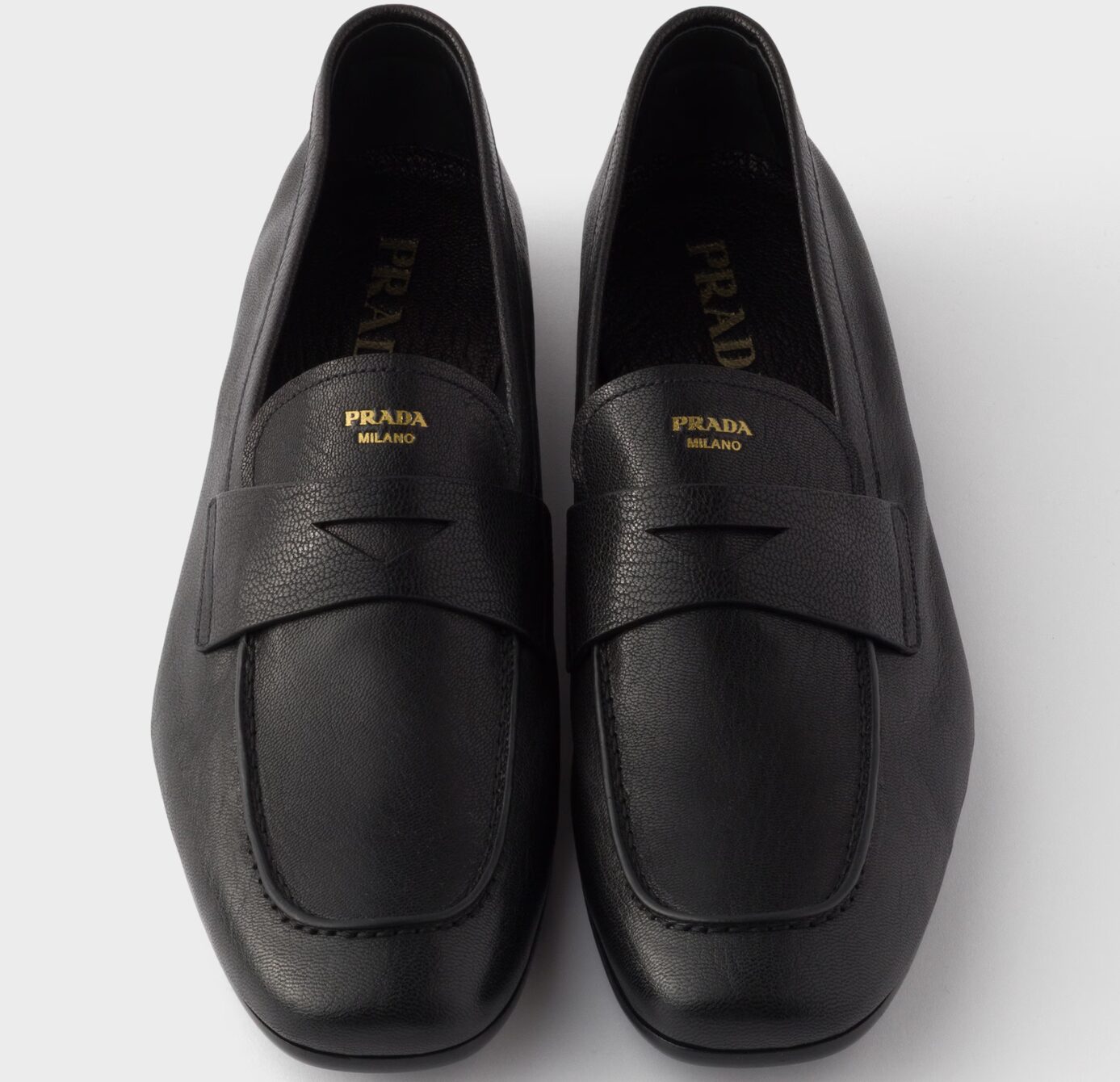 プラダ ローファー 何歳まで