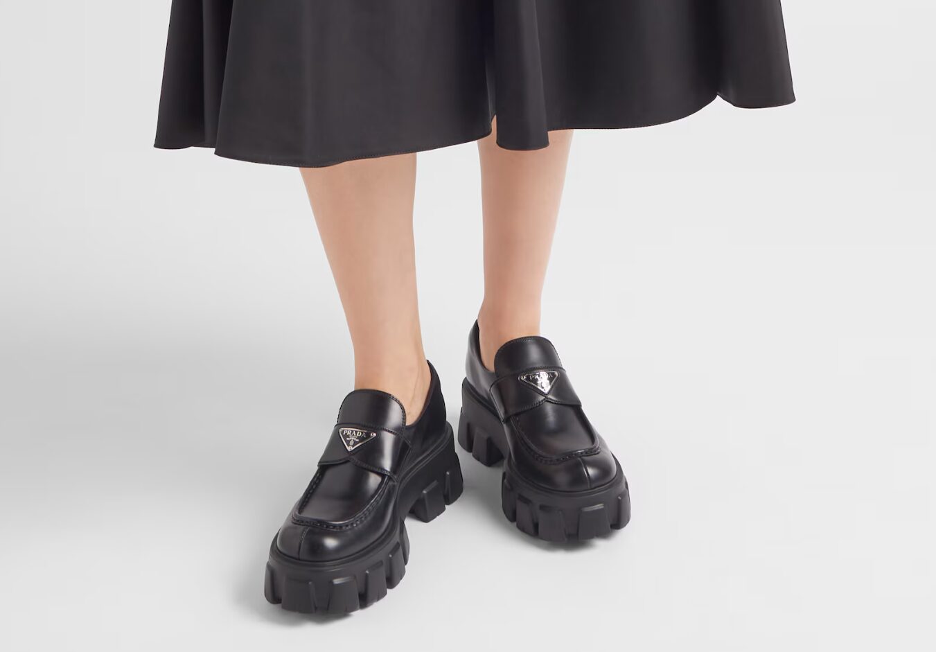 プラダ ローファー 芸能人