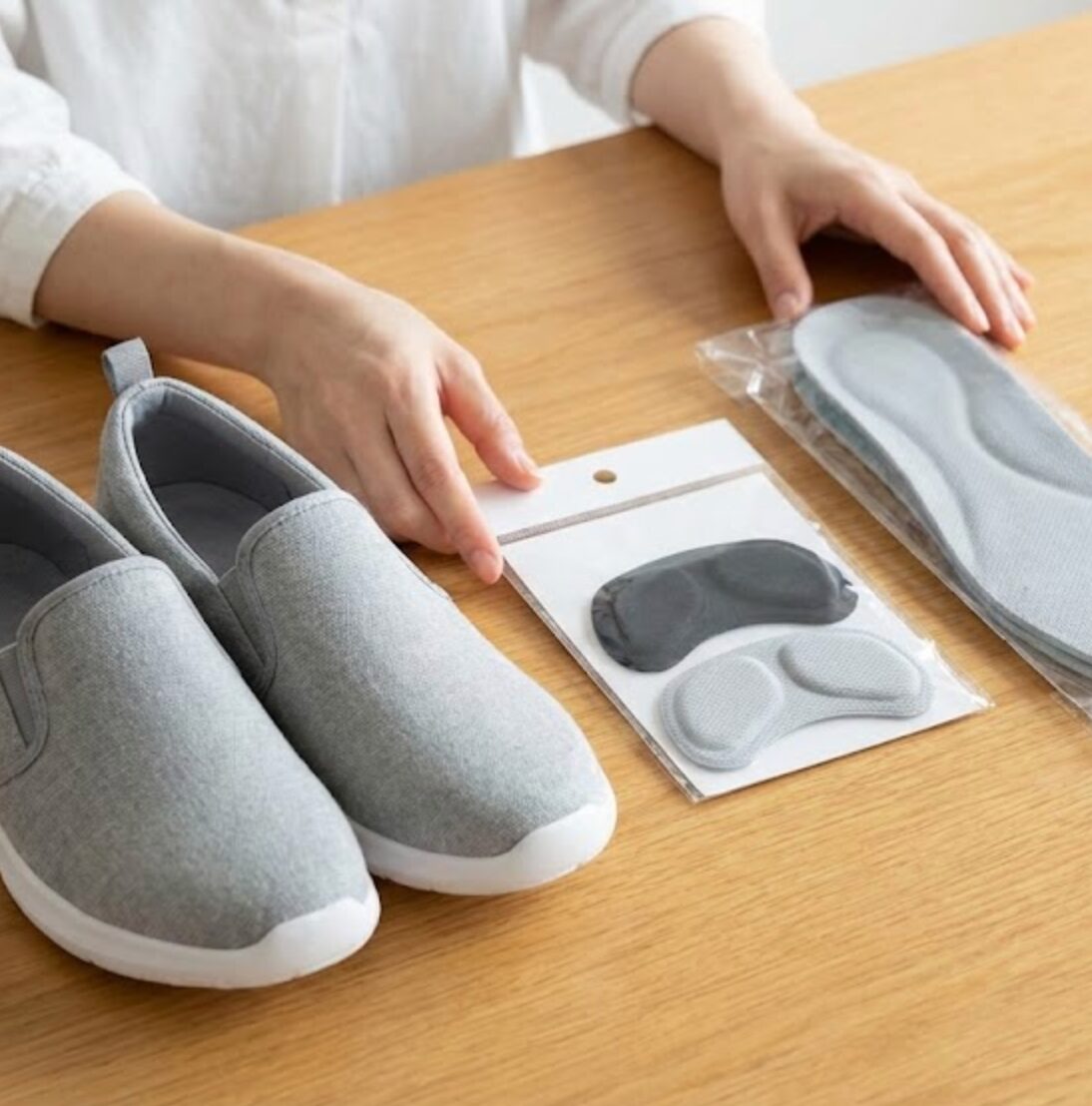 スケッチャーズ スリップ インズ 脱げる