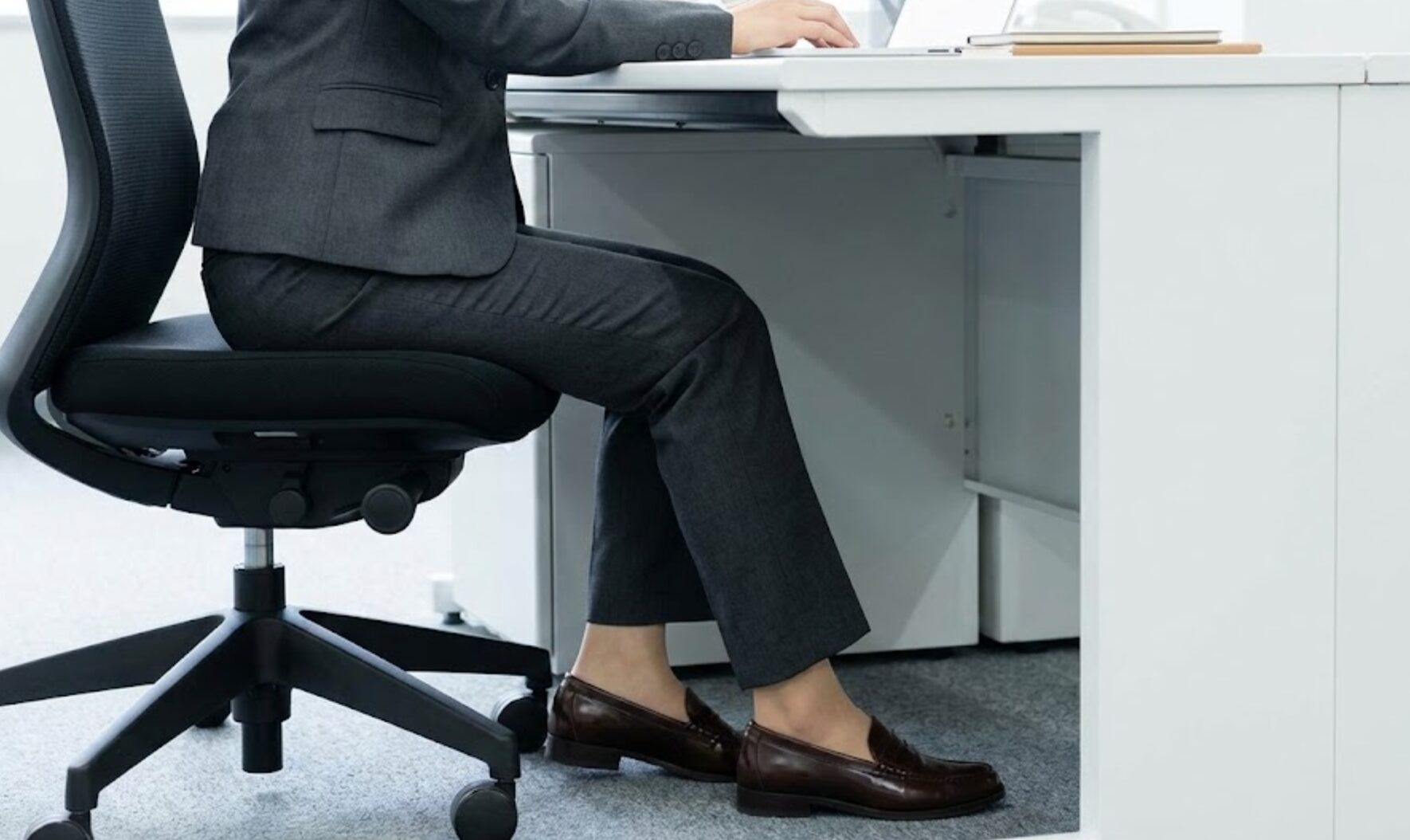 ビジネス シューズ 女性 マナー