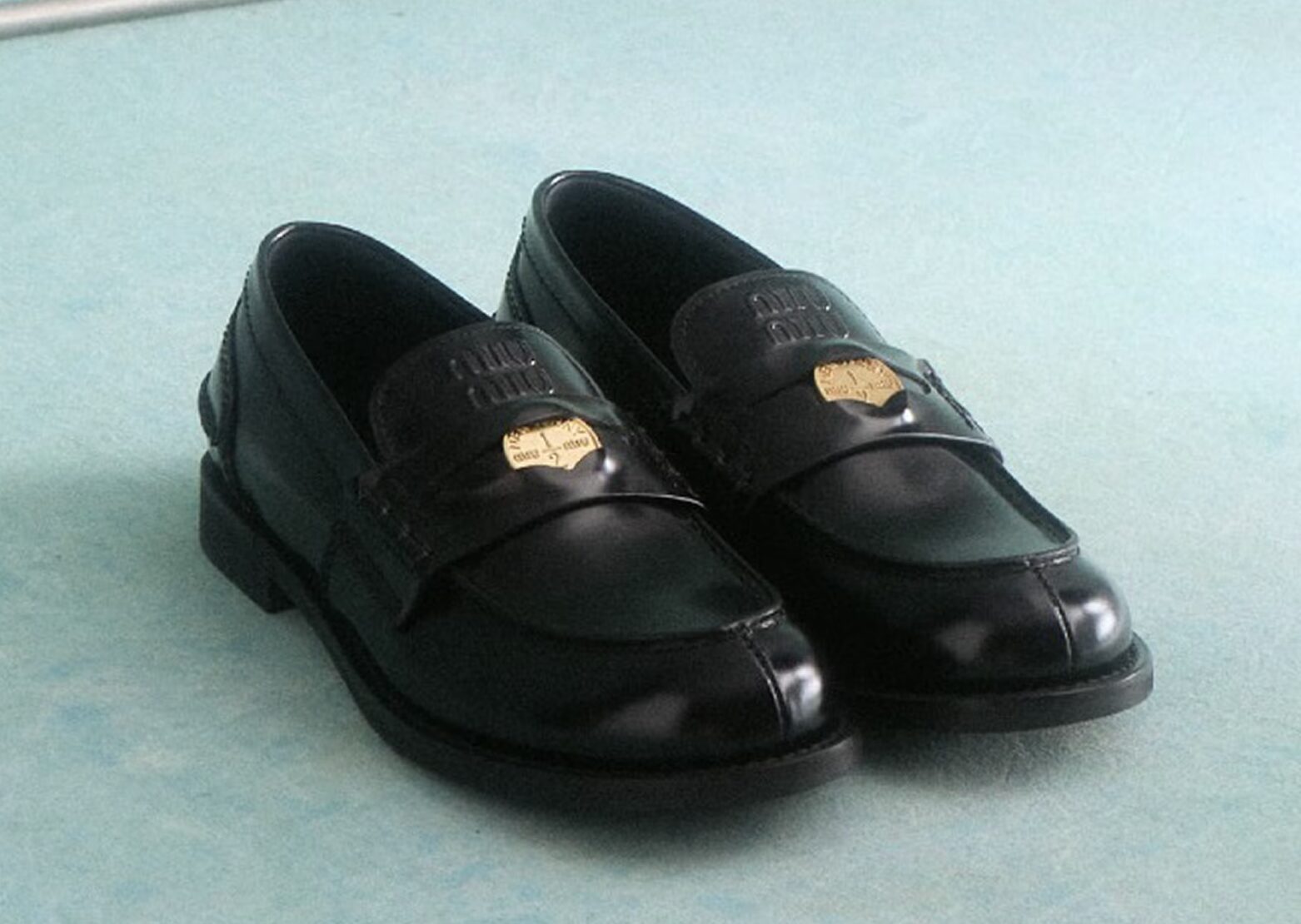 miumiu レザー ペニー ローファー