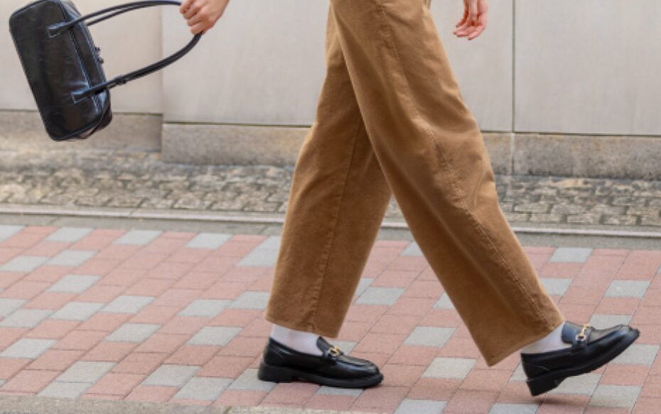 ローファーに見えるスニーカー レディース