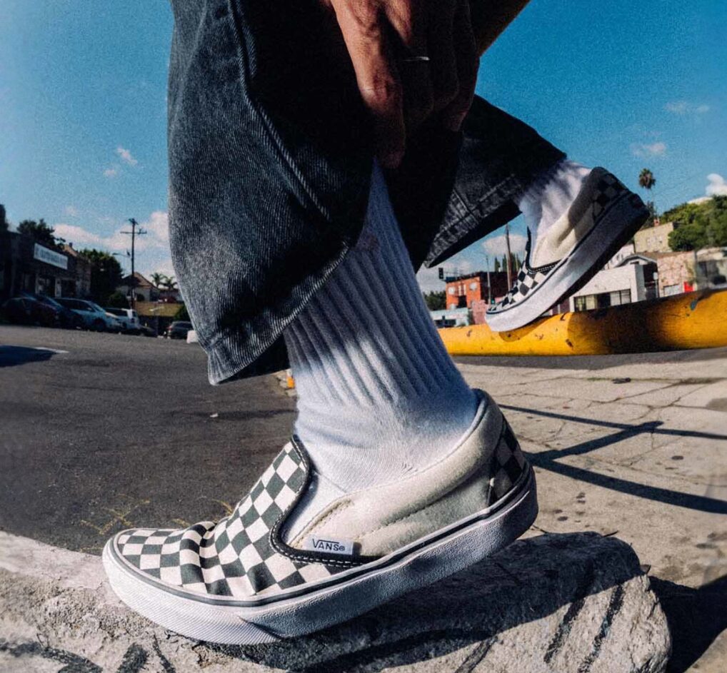 vans スリッポン 黒 コーデ